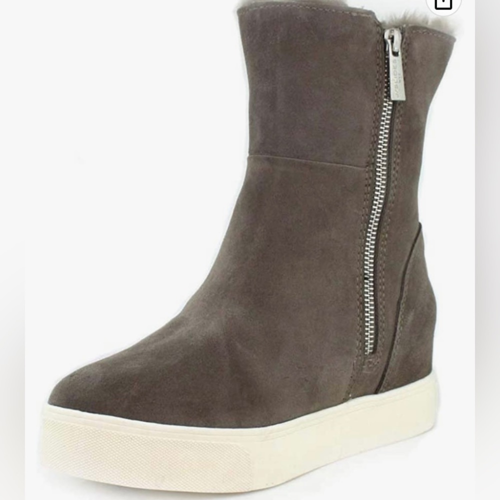 Brand new J slides Winnie boot in Taupe 8.5 !!!